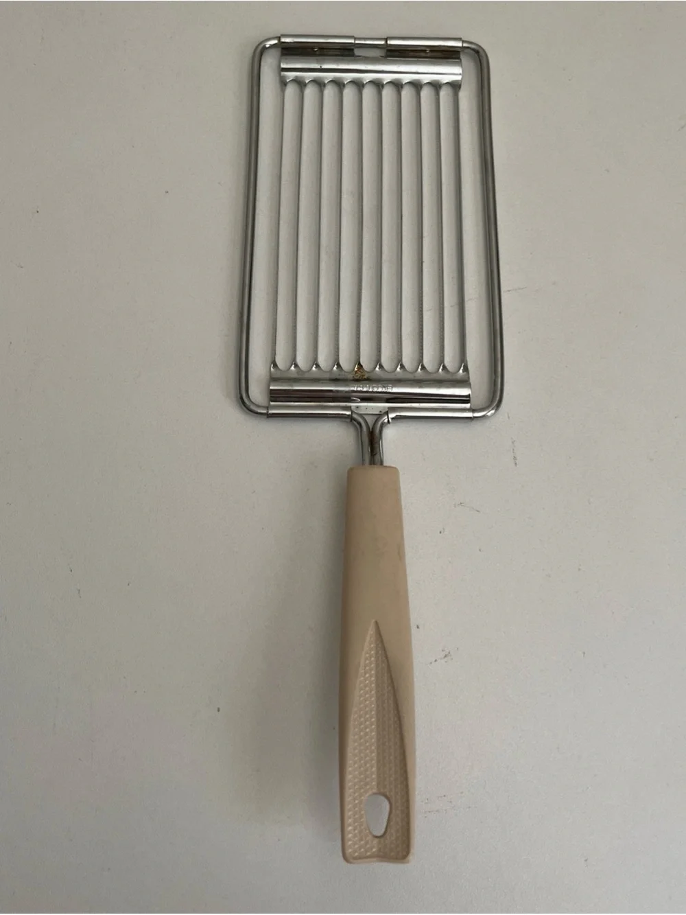 Beige Handle Stainless Steel Crinkle Cutter for Home Kitchen